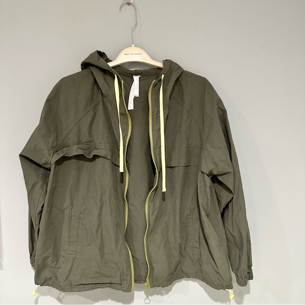 FABLETICS Jorden Woven Jacket Windbreaker Green Color Size Medium